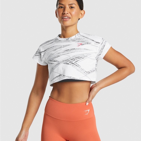 Gymshark Graphic Print Cropped T Shirt Activewear Top White Black Women's - Picture 1 of 8